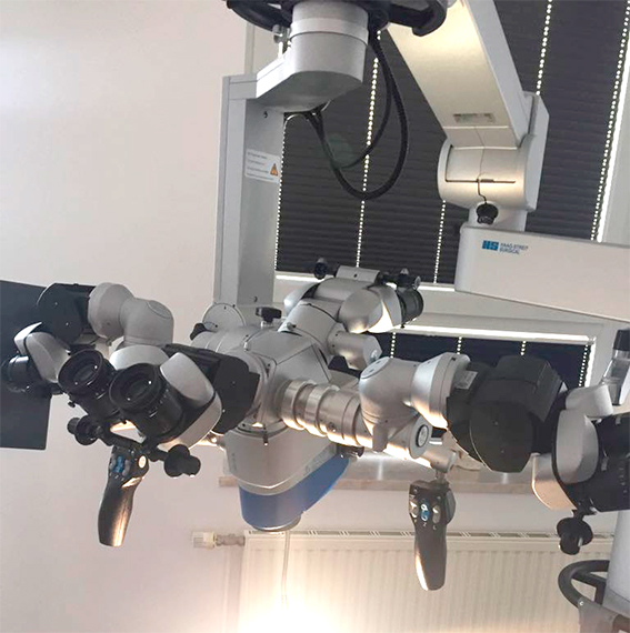 operblok7.jpg Микроскоп Haag-Streit Surgical с двумя ассистентскими окулярами