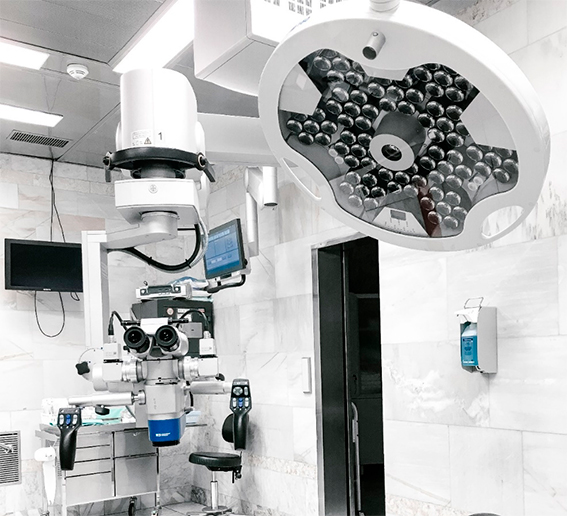 operblok6.jpg Микроскоп Haag-Streit Surgical с 3D-видеокамерой